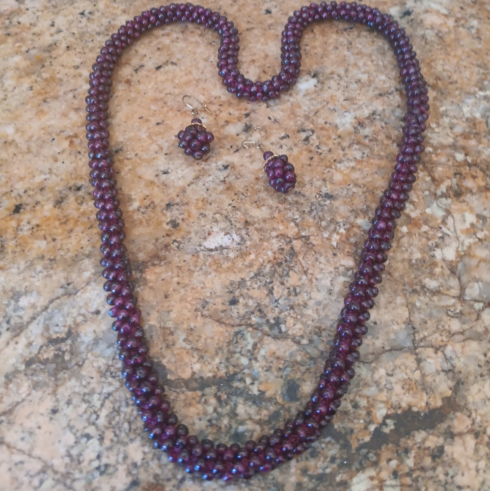 VINTAGE GARNET ROPE NECKLACE WITH MATCHING EARRINGS 1970s (NEW)